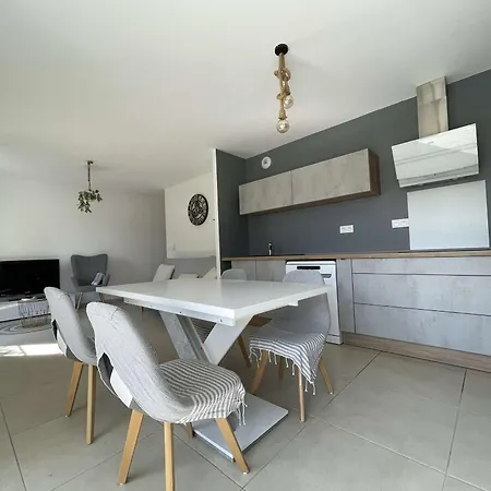 T3 Neuf Avec Terrasse Et Parking, Proche - Fr-1-308-210 *