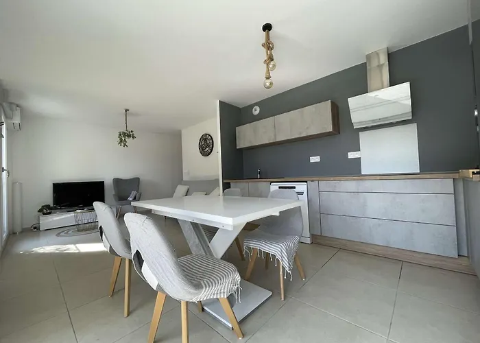 T3 Neuf Avec Terrasse Et Parking, Proche - Fr-1-308-210 *