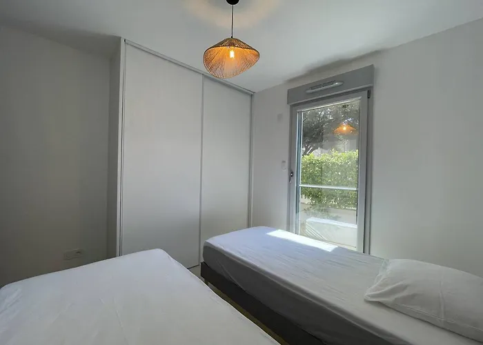 T3 Neuf Avec Terrasse Et Parking, Proche - Fr-1-308-210 * Le Lavandou